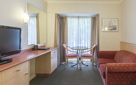 The Waverley International Hotel - E Caravan Parks 6