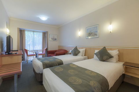 The Waverley International Hotel - E Caravan Parks 10