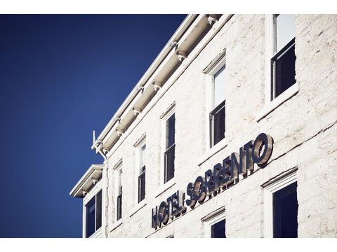 Hotel Sorrento - E Caravan Parks 24