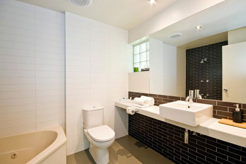 Lorne Bay View Motel - E Caravan Parks 28