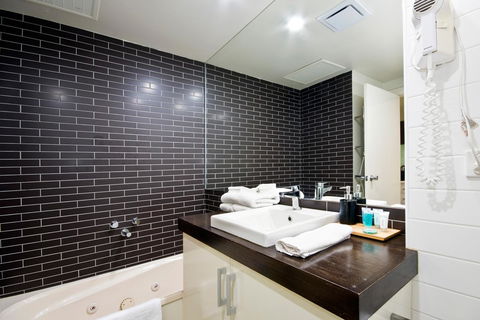 Lorne Bay View Motel - E Caravan Parks 39