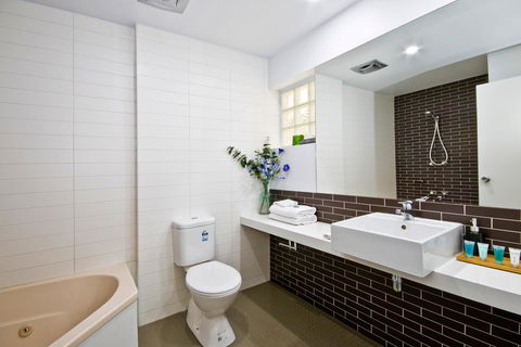 Lorne Bay View Motel - E Caravan Parks 35