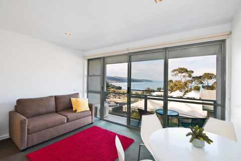 Lorne Bay View Motel - E Caravan Parks 2