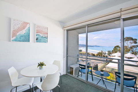 Lorne Bay View Motel - E Caravan Parks 14