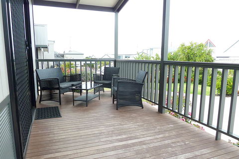 Apollo Bay Waterfront Motor Inn - E Caravan Parks 12
