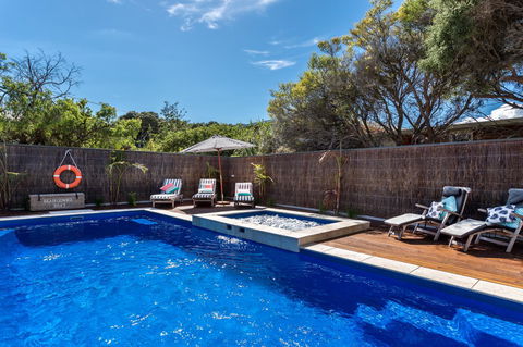 Front Beach House - E Caravan Parks 6