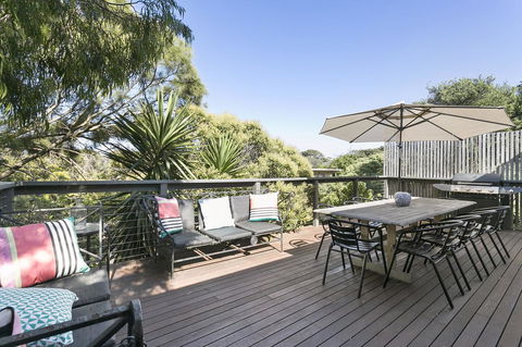 Front Beach House - E Caravan Parks 13