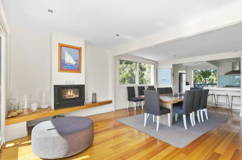 Front Beach House - E Caravan Parks 16