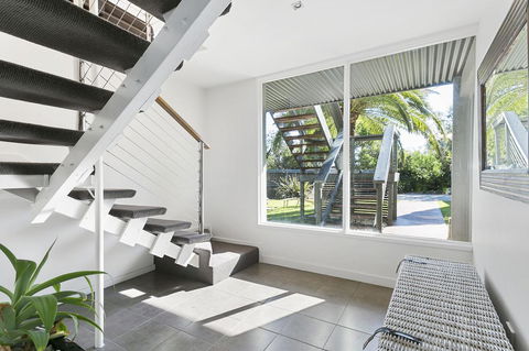 Front Beach House - E Caravan Parks 18