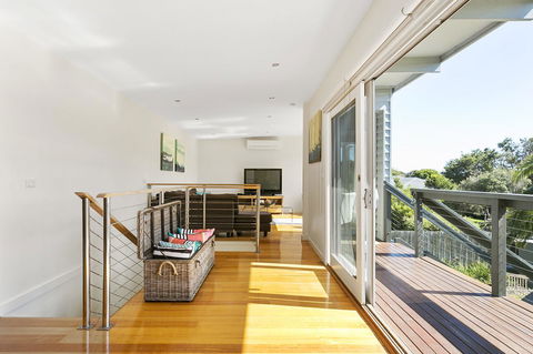Front Beach House - E Caravan Parks 14