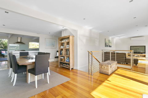 Front Beach House - E Caravan Parks 15