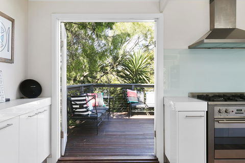 Front Beach House - E Caravan Parks 11
