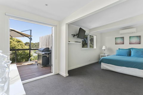 Front Beach House - E Caravan Parks 17