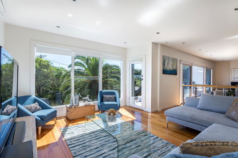 Front Beach House - E Caravan Parks 1