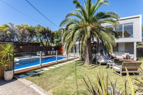 Front Beach House - E Caravan Parks 4