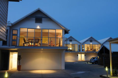 The Victoria Apartments - E Caravan Parks 3