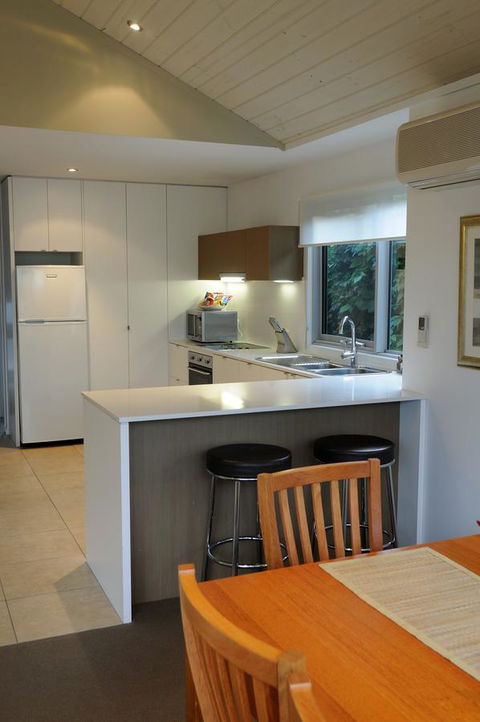 The Victoria Apartments - E Caravan Parks 15