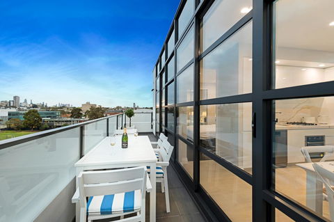 The Hamptons Apartments - St Kilda - E Caravan Parks 7