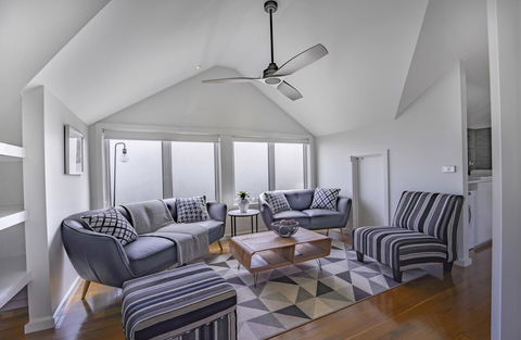 Bayview Loft - E Caravan Parks 1