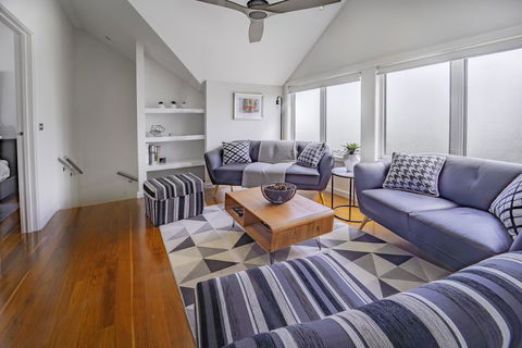 Bayview Loft - E Caravan Parks 2