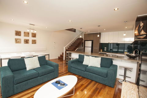7 Falls Apartments - E Caravan Parks 4