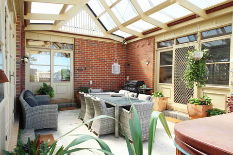 Oxford Rise Apartment - E Caravan Parks 15