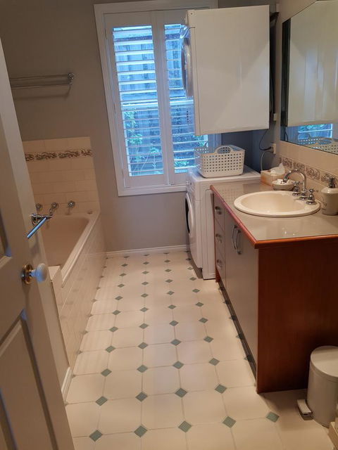 Oxford Rise Apartment - E Caravan Parks 10