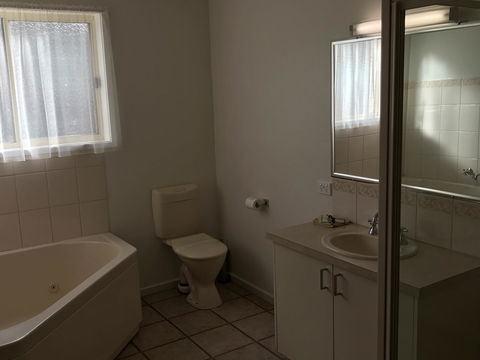 Beachcomber Motel & Apartments - E Caravan Parks 9