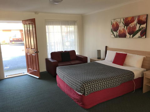 Beachcomber Motel & Apartments - E Caravan Parks 1