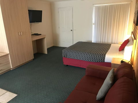 Beachcomber Motel & Apartments - E Caravan Parks 8