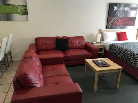 Beachcomber Motel & Apartments - E Caravan Parks 14