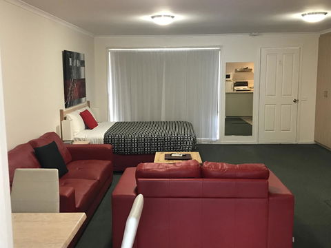 Beachcomber Motel & Apartments - E Caravan Parks 12