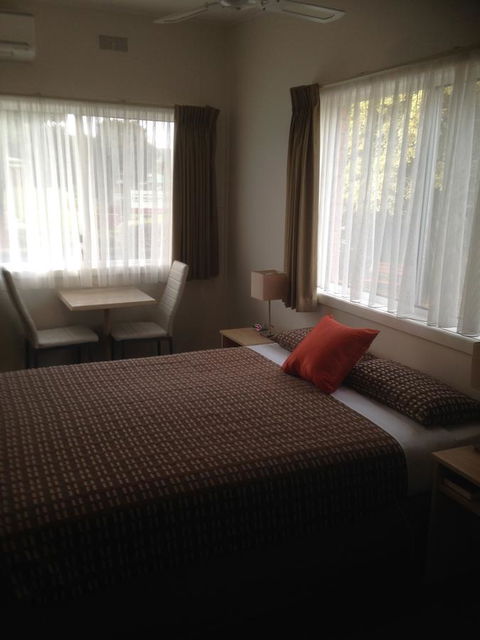 Beachcomber Motel & Apartments - E Caravan Parks 36