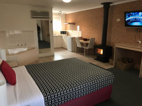 Beachcomber Motel & Apartments - E Caravan Parks 2