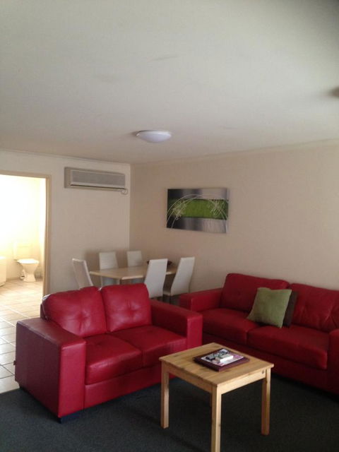 Beachcomber Motel & Apartments - E Caravan Parks 15