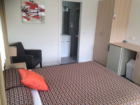 Beachcomber Motel & Apartments - E Caravan Parks 24