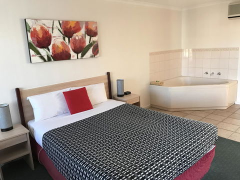 Beachcomber Motel & Apartments - E Caravan Parks 0