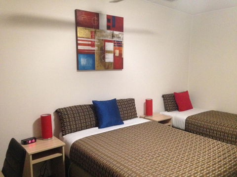 Beachcomber Motel & Apartments - E Caravan Parks 17