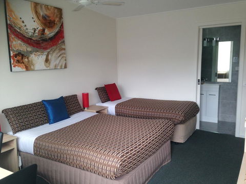 Beachcomber Motel & Apartments - E Caravan Parks 35