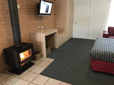 Beachcomber Motel & Apartments - E Caravan Parks 4
