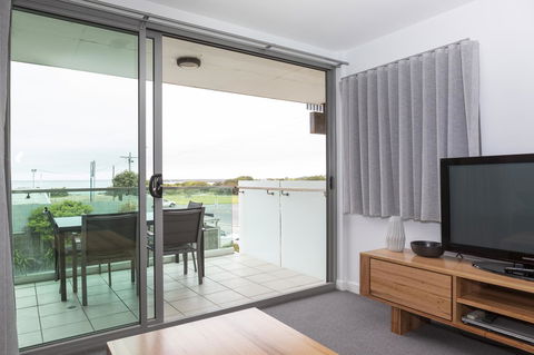 The Dolphin Apartments - E Caravan Parks 1