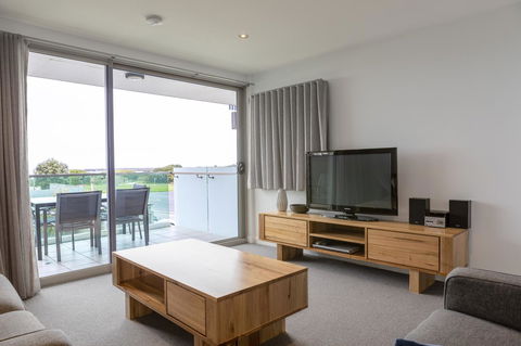 The Dolphin Apartments - E Caravan Parks 18