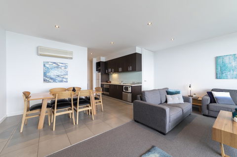 The Dolphin Apartments - E Caravan Parks 21