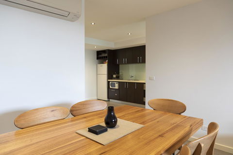 The Dolphin Apartments - E Caravan Parks 8