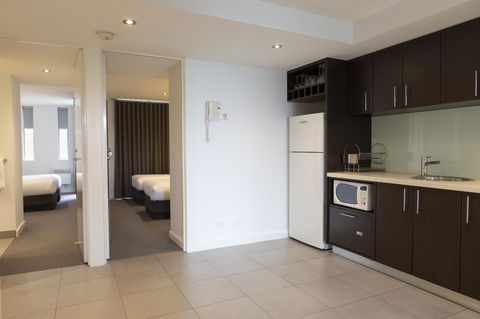 The Dolphin Apartments - E Caravan Parks 2