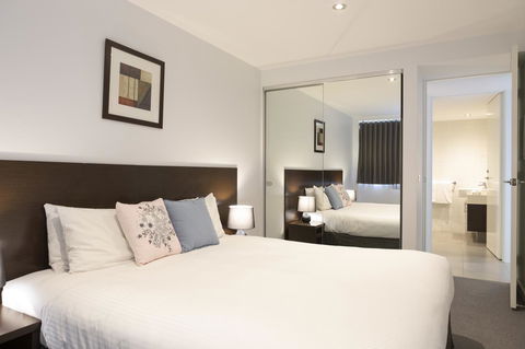 The Dolphin Apartments - E Caravan Parks 17