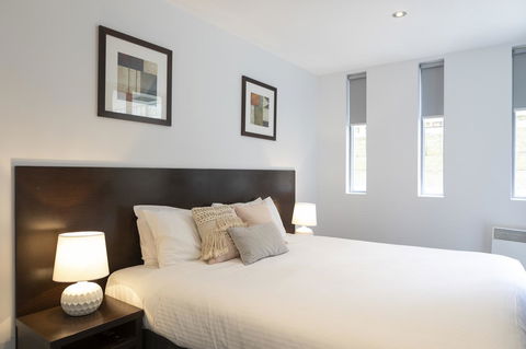 The Dolphin Apartments - E Caravan Parks 9