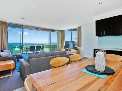 The Dolphin Apartments - E Caravan Parks 15