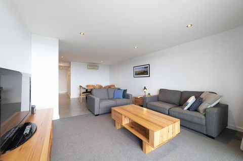 The Dolphin Apartments - E Caravan Parks 13