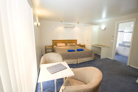 Anchorage Motel & Villas Lorne - E Caravan Parks 9